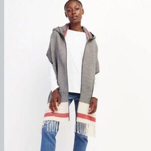 NWT ROOTS Cabin Hooded Scarf. NEW